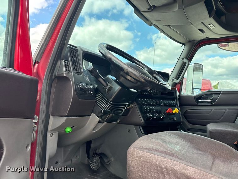 image for item ER3416 2018 International LT625 semi truck
