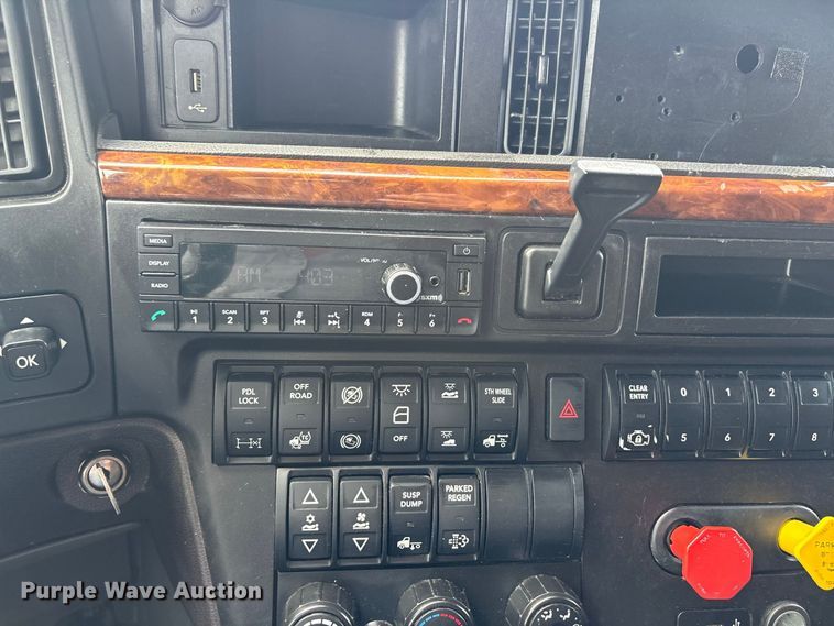 image for item ER3416 2018 International LT625 semi truck