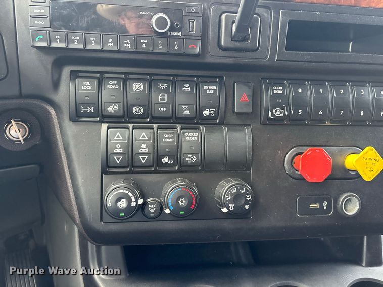 image for item ER3416 2018 International LT625 semi truck