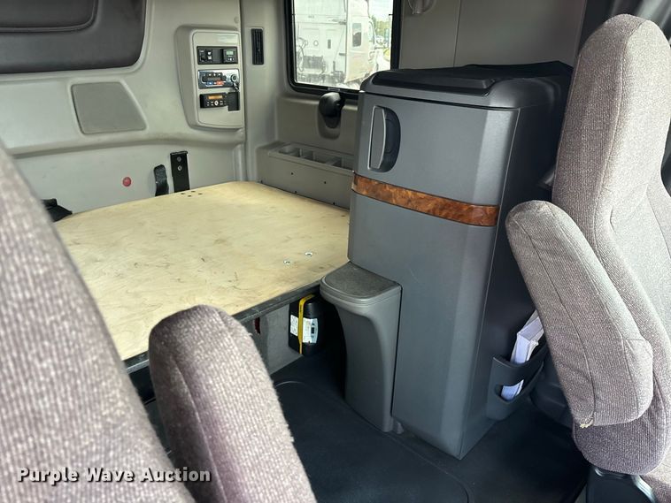 image for item ER3416 2018 International LT625 semi truck