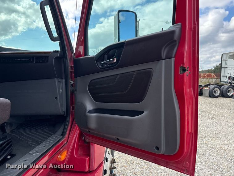 image for item ER3416 2018 International LT625 semi truck