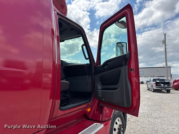 image for item ER3416 2018 International LT625 semi truck