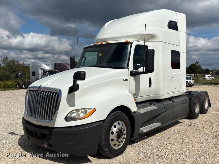 image for item ER3417 2018 International LT625 semi truck