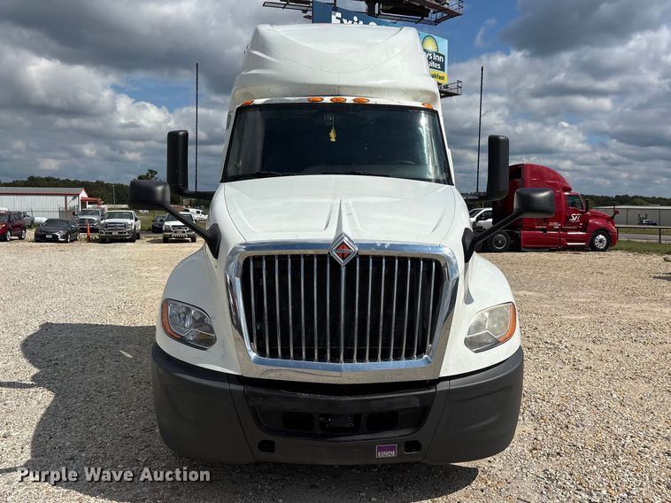 image for item ER3417 2018 International LT625 semi truck