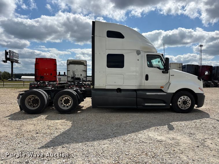 image for item ER3417 2018 International LT625 semi truck