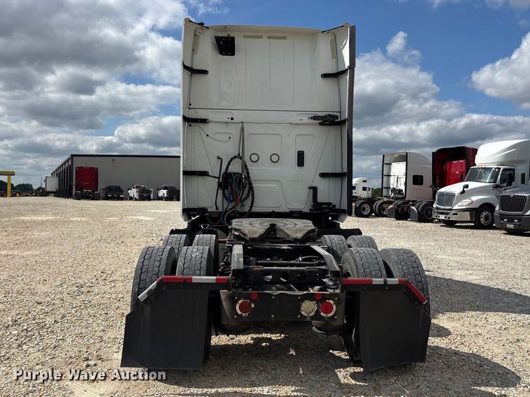 image for item ER3417 2018 International LT625 semi truck