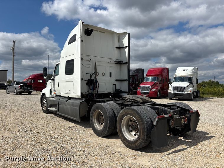 image for item ER3417 2018 International LT625 semi truck