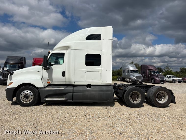image for item ER3417 2018 International LT625 semi truck