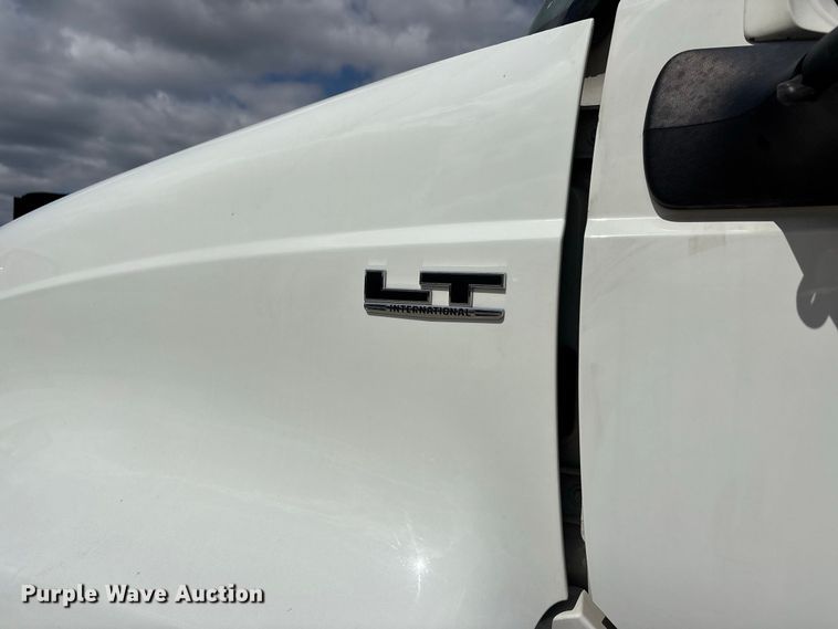 image for item ER3417 2018 International LT625 semi truck