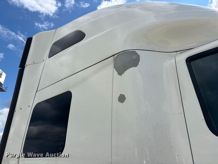 image for item ER3417 2018 International LT625 semi truck