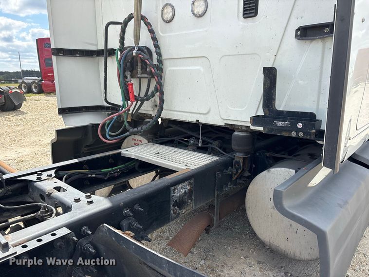image for item ER3417 2018 International LT625 semi truck