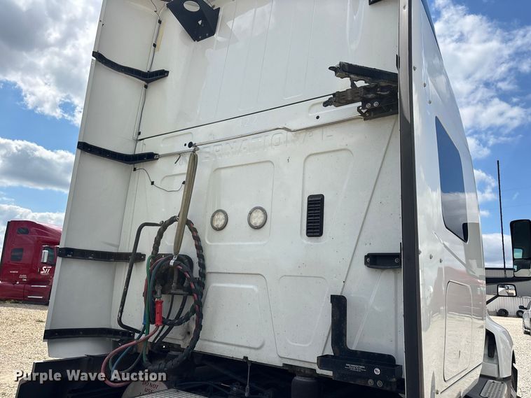 image for item ER3417 2018 International LT625 semi truck