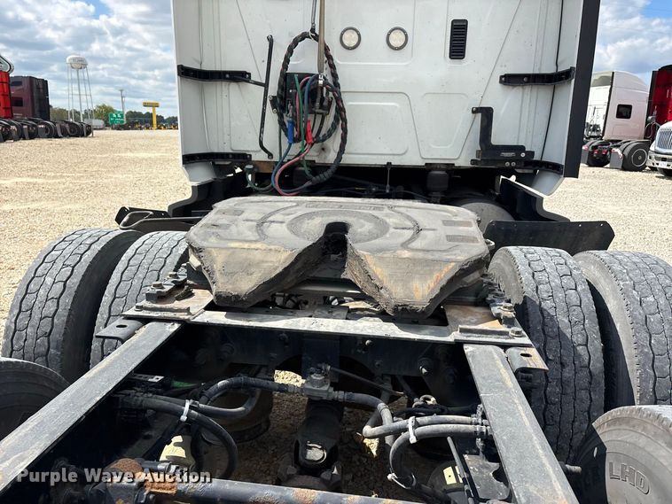 image for item ER3417 2018 International LT625 semi truck