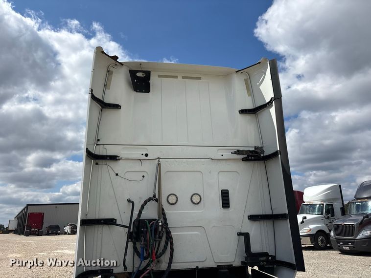 image for item ER3417 2018 International LT625 semi truck