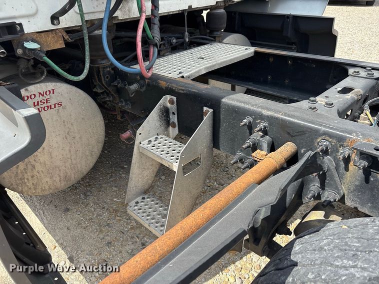 image for item ER3417 2018 International LT625 semi truck