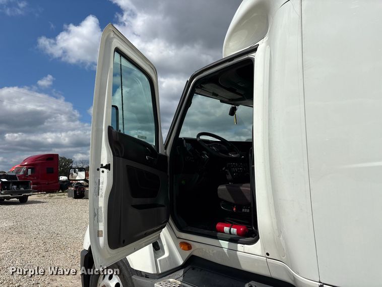 image for item ER3417 2018 International LT625 semi truck