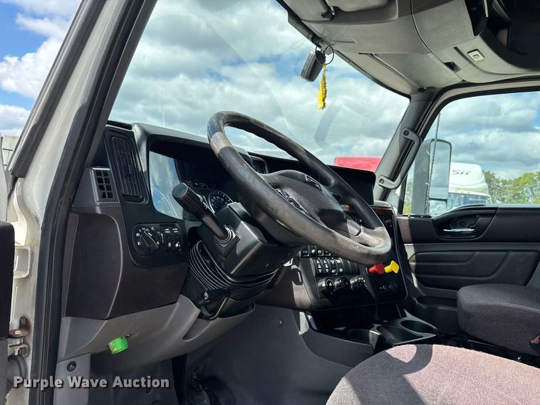 image for item ER3417 2018 International LT625 semi truck