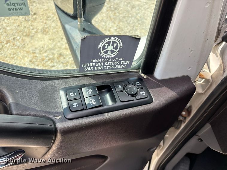 image for item ER3417 2018 International LT625 semi truck