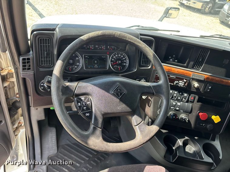image for item ER3417 2018 International LT625 semi truck
