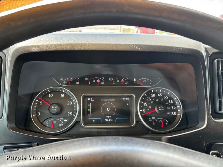 image for item ER3417 2018 International LT625 semi truck