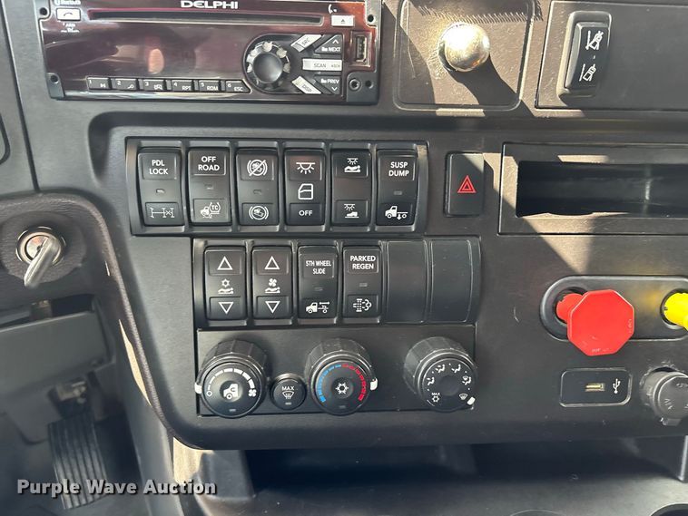image for item ER3417 2018 International LT625 semi truck
