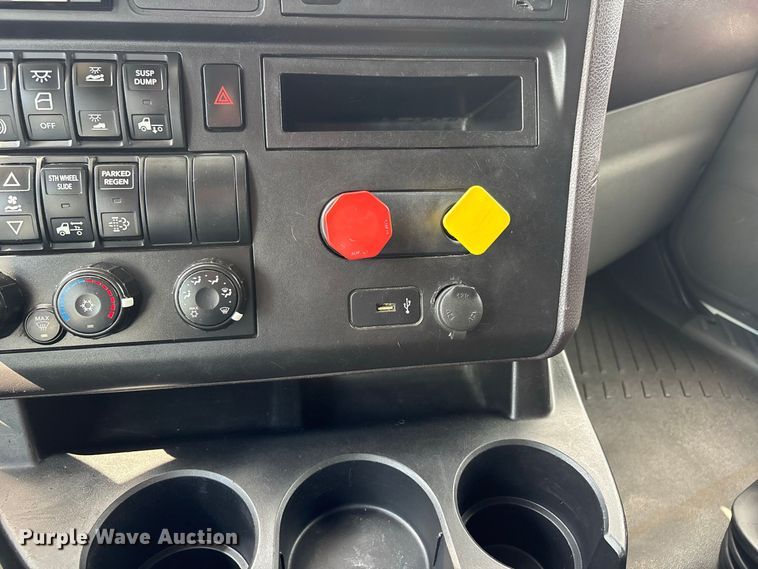 image for item ER3417 2018 International LT625 semi truck