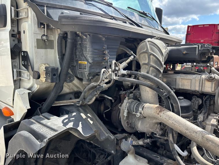image for item ER3417 2018 International LT625 semi truck