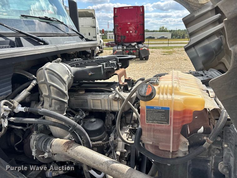 image for item ER3417 2018 International LT625 semi truck