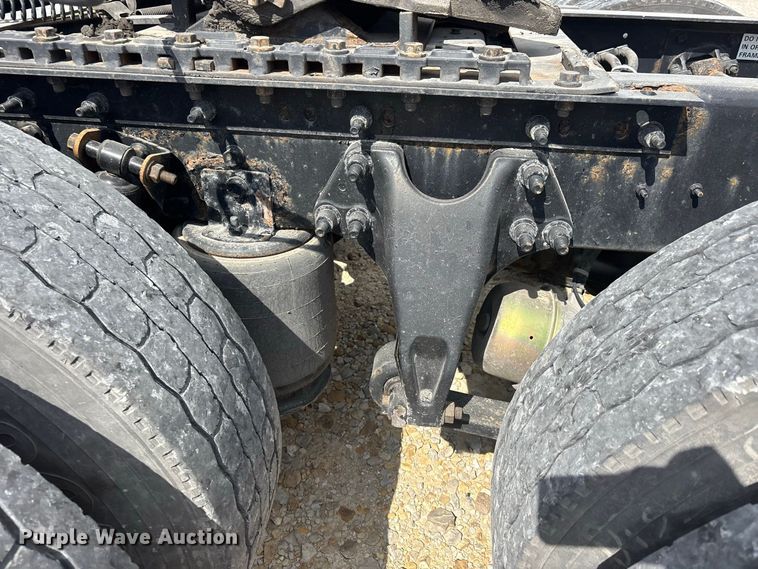 image for item ER3417 2018 International LT625 semi truck