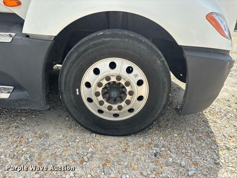 image for item ER3417 2018 International LT625 semi truck