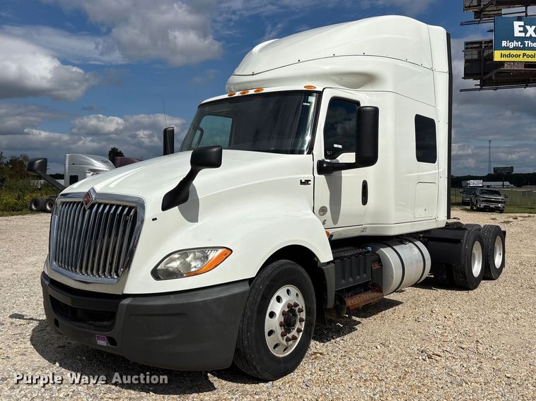 image for item ER3418 2020 International LT625 semi truck