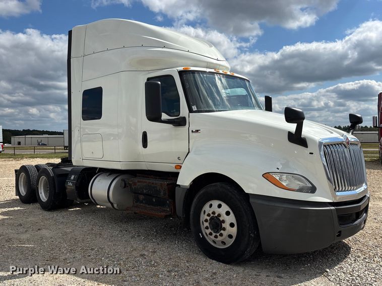 image for item ER3418 2020 International LT625 semi truck