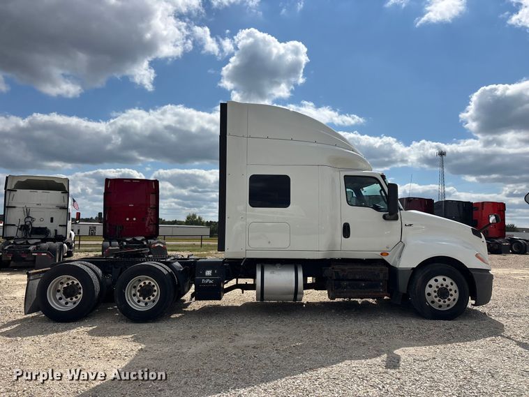 image for item ER3418 2020 International LT625 semi truck