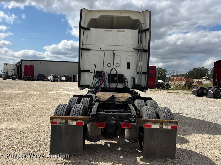 image for item ER3418 2020 International LT625 semi truck