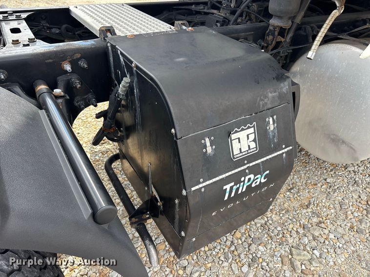 image for item ER3418 2020 International LT625 semi truck