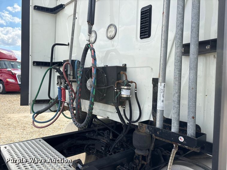 image for item ER3418 2020 International LT625 semi truck