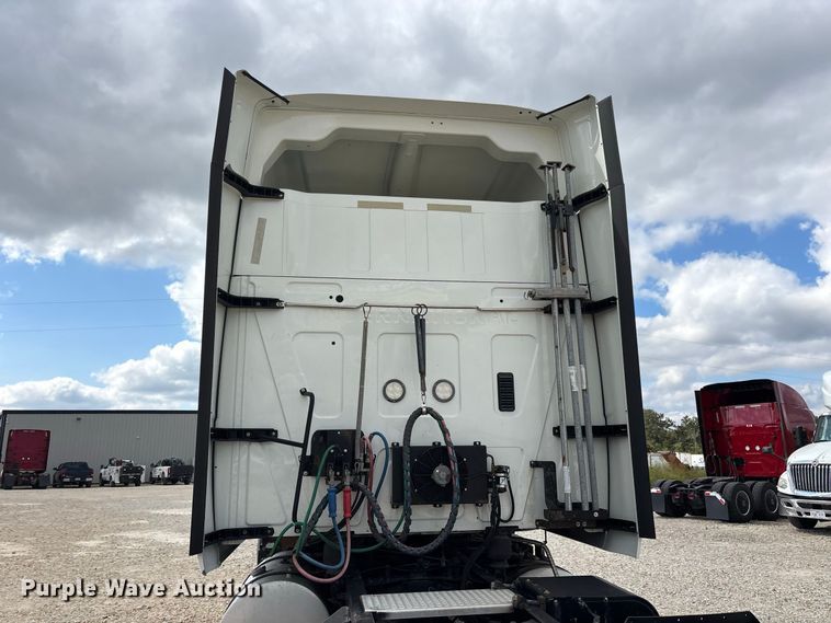 image for item ER3418 2020 International LT625 semi truck