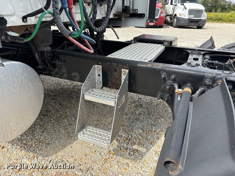 image for item ER3418 2020 International LT625 semi truck