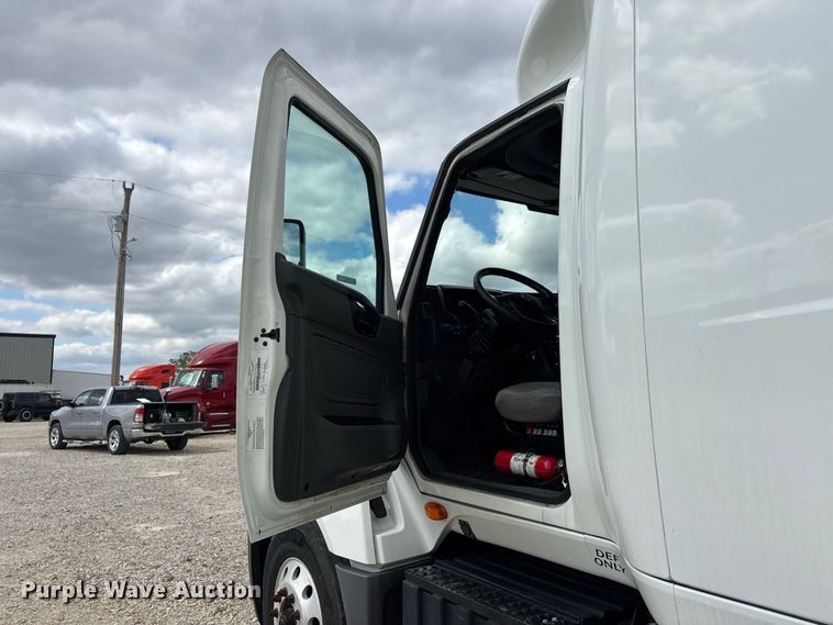 image for item ER3418 2020 International LT625 semi truck