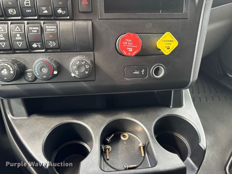 image for item ER3418 2020 International LT625 semi truck