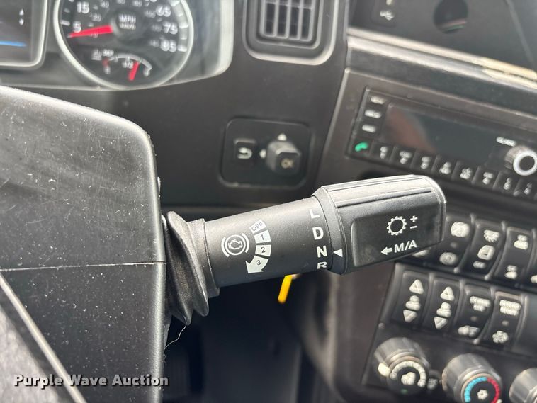 image for item ER3418 2020 International LT625 semi truck