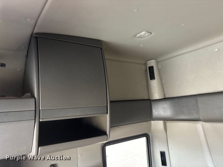 image for item ER3418 2020 International LT625 semi truck