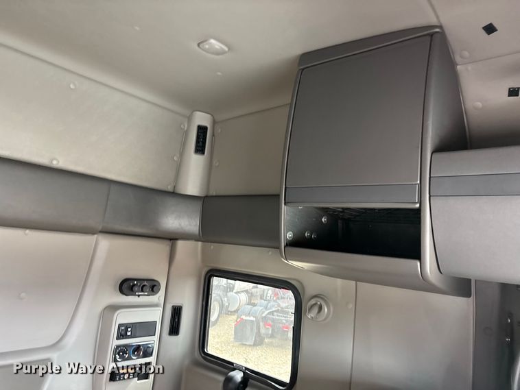 image for item ER3418 2020 International LT625 semi truck