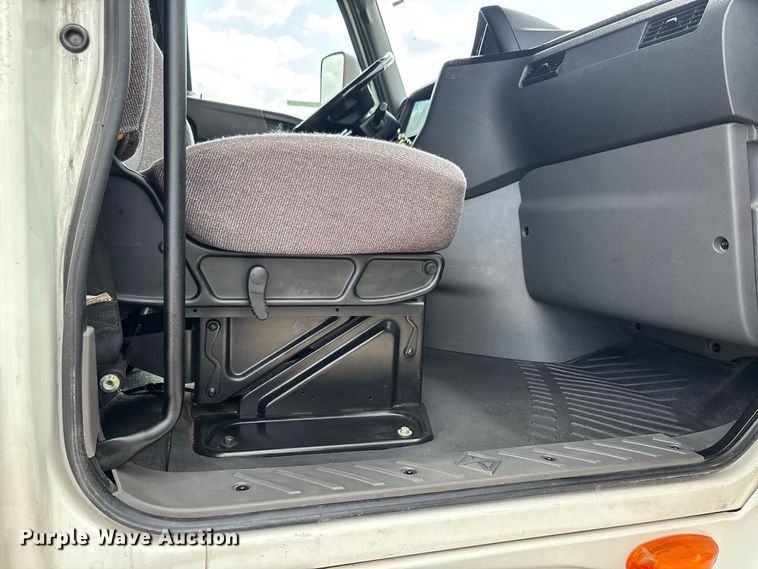 image for item ER3418 2020 International LT625 semi truck