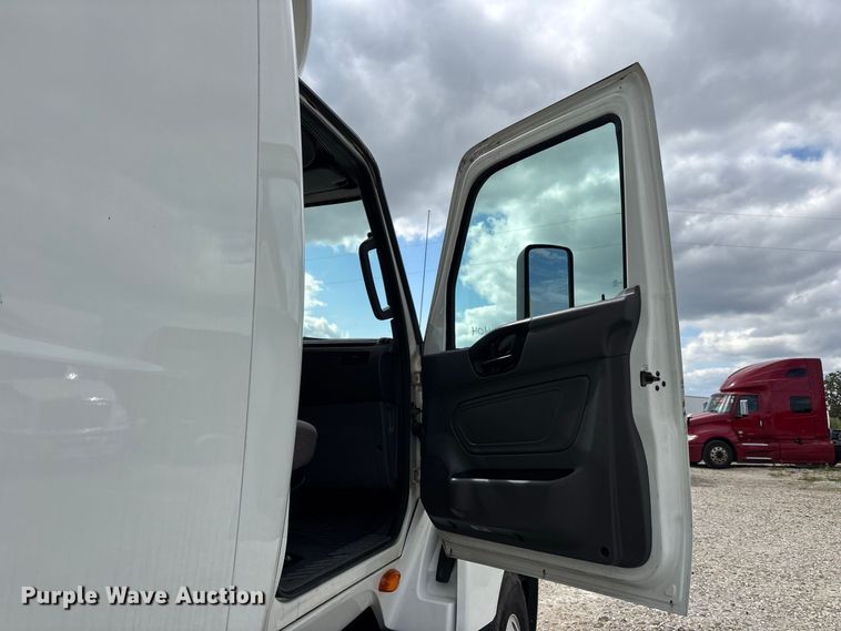 image for item ER3418 2020 International LT625 semi truck