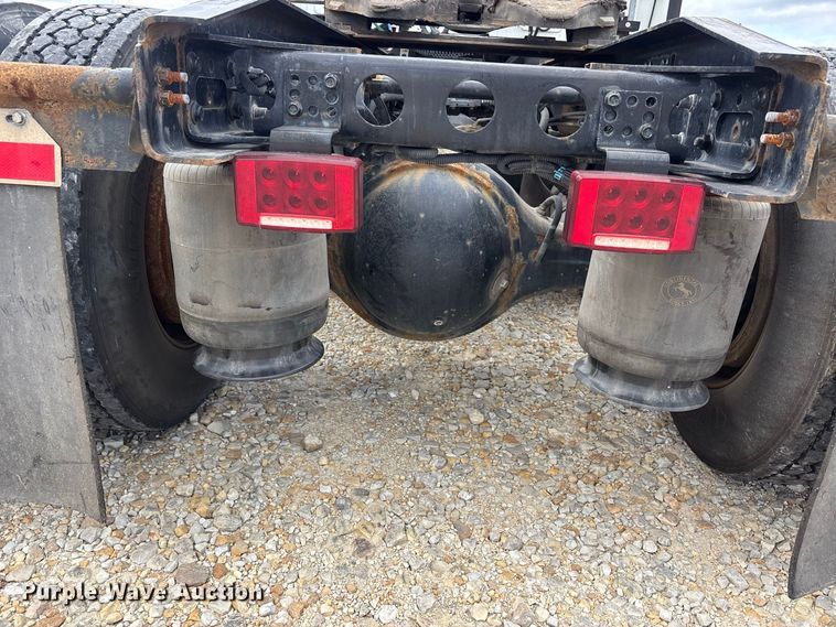 image for item ER3418 2020 International LT625 semi truck