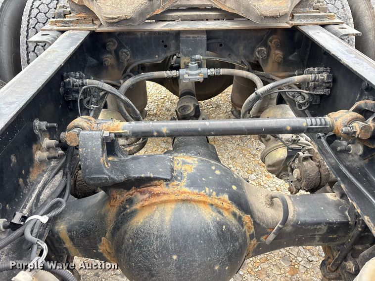image for item ER3418 2020 International LT625 semi truck