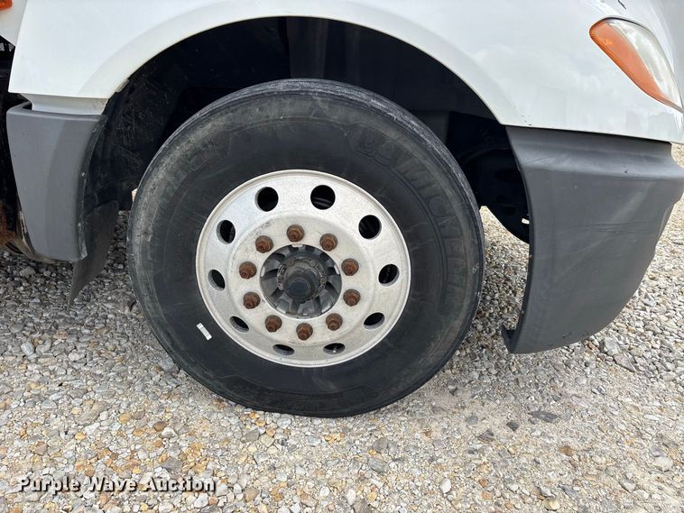 image for item ER3418 2020 International LT625 semi truck