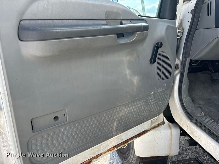 image for item ER3420 2007 Ford F650 box truck