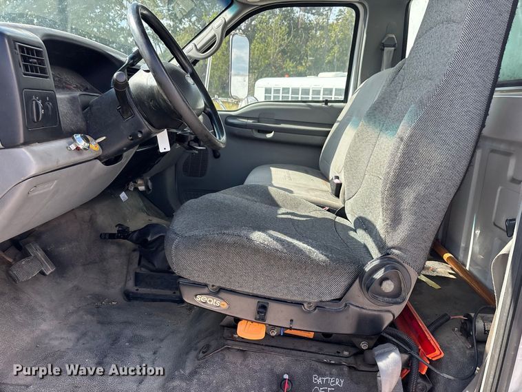 image for item ER3420 2007 Ford F650 box truck